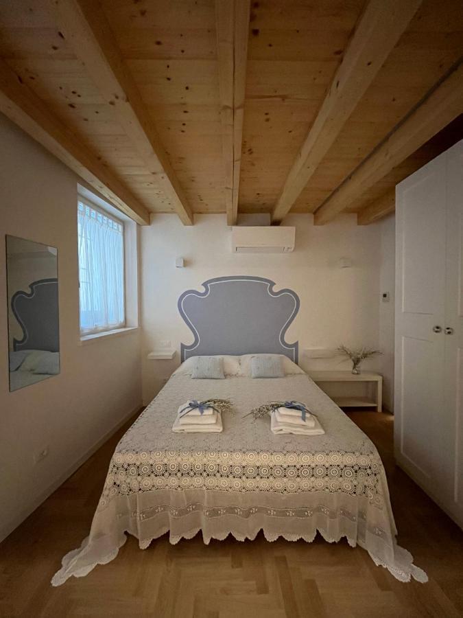 La Piccola Casa Al Lago - Intera Casa Con 3 Camere E 2 Box Salò Exterior foto
