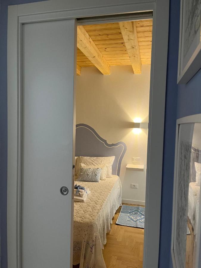 La Piccola Casa Al Lago - Intera Casa Con 3 Camere E 2 Box Salò Exterior foto