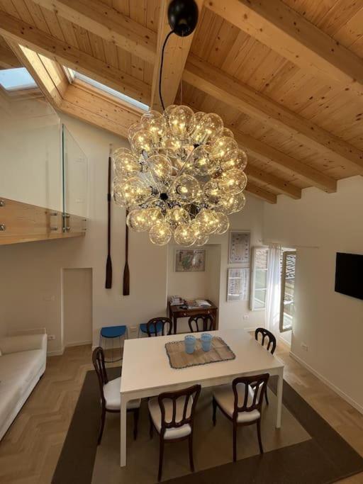 La Piccola Casa Al Lago - Intera Casa Con 3 Camere E 2 Box Salò Exterior foto