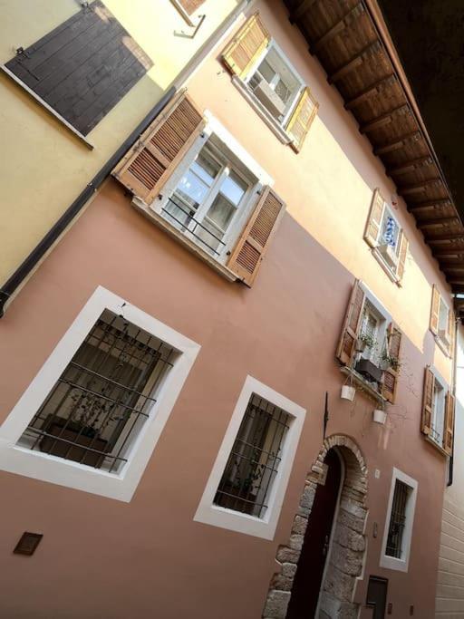 La Piccola Casa Al Lago - Intera Casa Con 3 Camere E 2 Box Salò Exterior foto