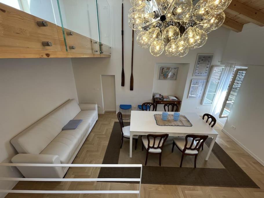 La Piccola Casa Al Lago - Intera Casa Con 3 Camere E 2 Box Salò Exterior foto